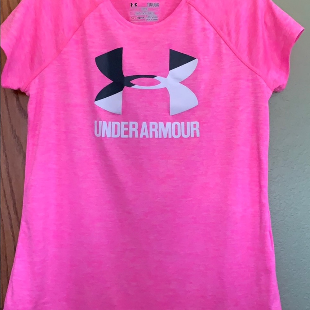 Hot pink tee shirt.